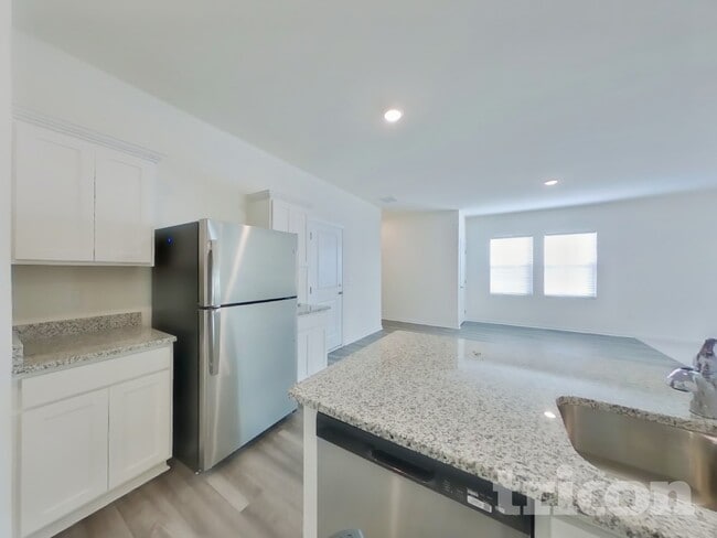 Foto del edificio - 1066 Large Poppy Dr