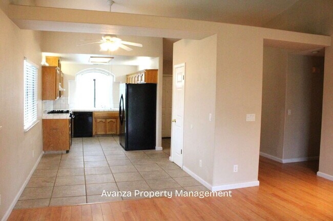 Building Photo - 4 Bedroom/2 Bath Home in Clovis  (Herndon and Armstrong)