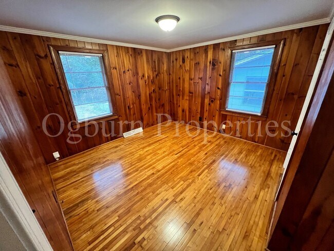 Building Photo - 731 Faircloth Ave-2BR/1BA-Home!!