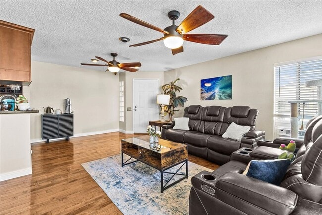 Building Photo - Corner end unit Two Bedroom Two Bath Townh...