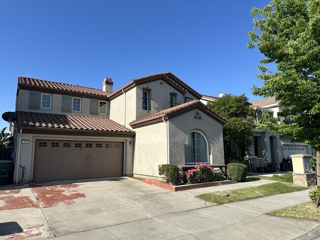 Building Photo - Lathrop 5 Bedroom 3 Bathroom Home