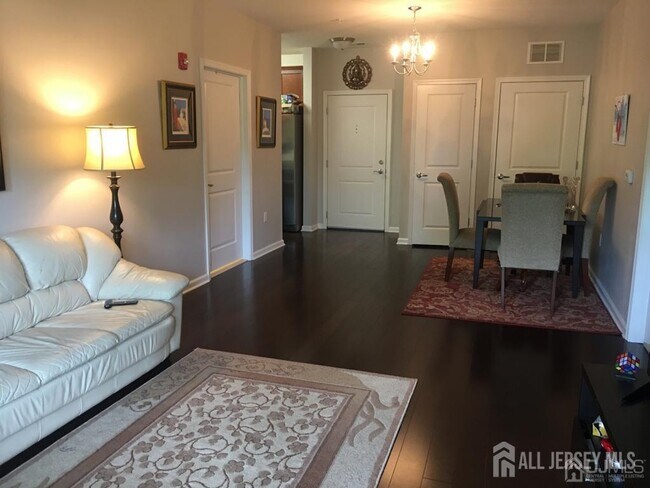 Foto del edificio - 835 Liberty Ct