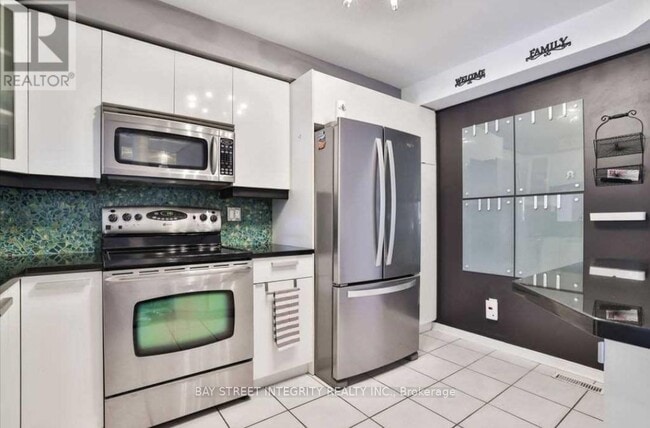 Building Photo - 2054 Glenhampton Rd