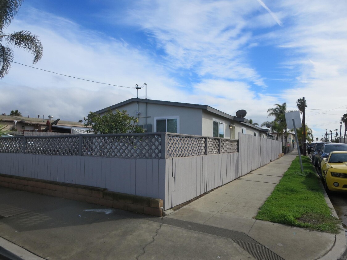 Primary Photo - 1503 E Puls St