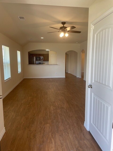Building Photo - 1609 Blue Jay Dr