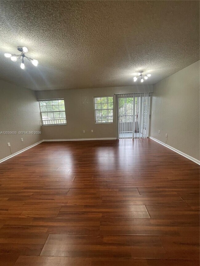 Building Photo - 2811 N Oakland Forest Dr