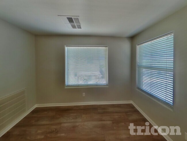 Foto del edificio - 8920 Dorrell Ln