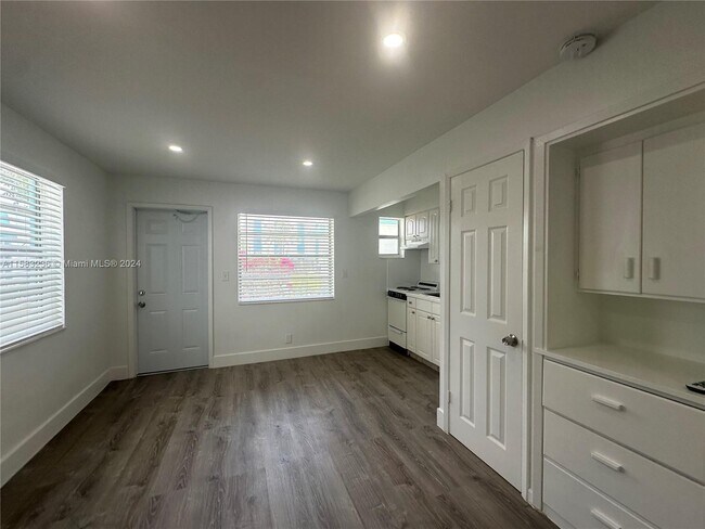 Building Photo - 4249 Bougainvilla Dr