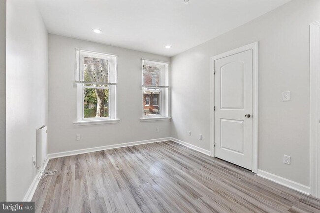 Foto del edificio - 1242 W Airdrie St
