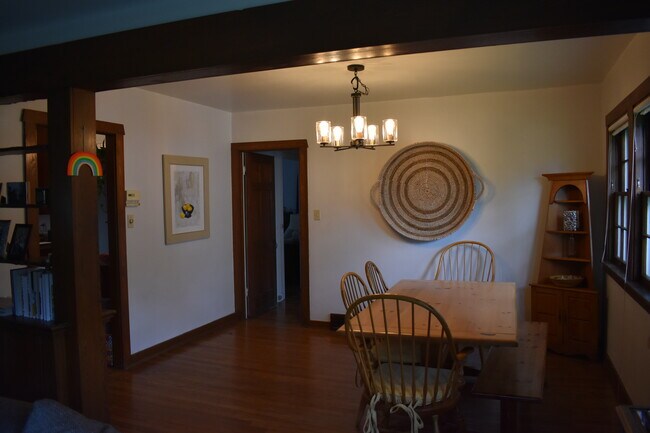 Foto del edificio - 3538 Glencairn Rd