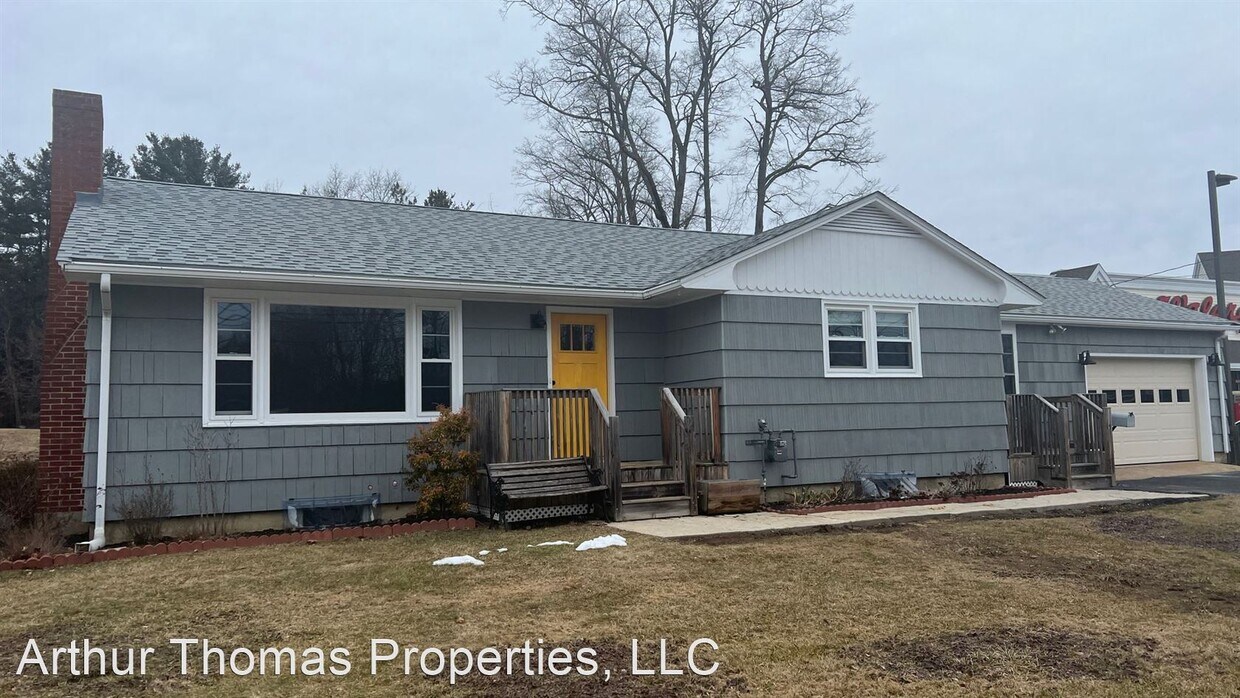 3 br, 2.5 bath House LO 5 Glenwood Ave House Rental in Dover, NH