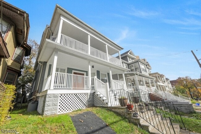 Building Photo - 37 Mapes Ave