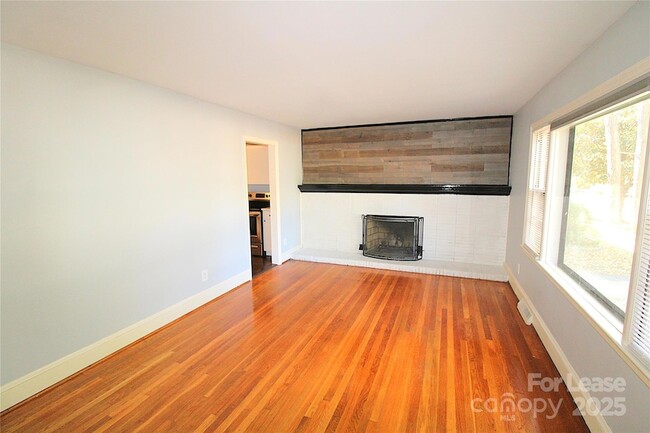 Foto del edificio - 3517 Carlyle Dr