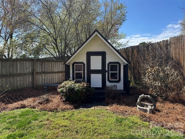 Building Photo - 19905 Madison Village Dr