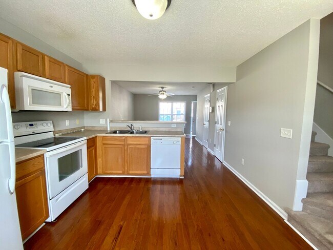 Building Photo - 2 Bedroom Townhome in Jacksonville