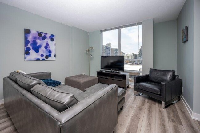 Building Photo - 1110-1110 11 St SW