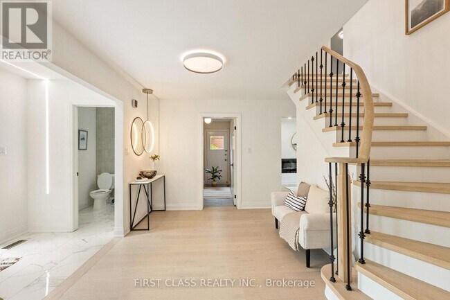 Photo du bâtiment - 679 Village Pkwy