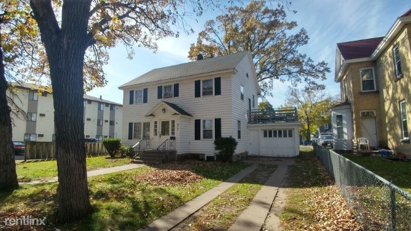 Primary Photo - 8 br, 2.5 bath House - 517 8th Ave S
