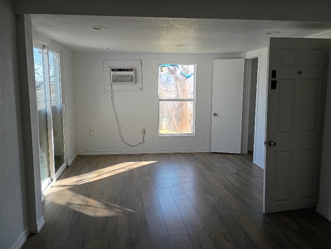 Building Photo - 2152 Moore Ave