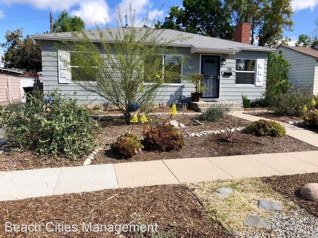 Building Photo - 3 br, 1 bath House - 213 E 45th Street