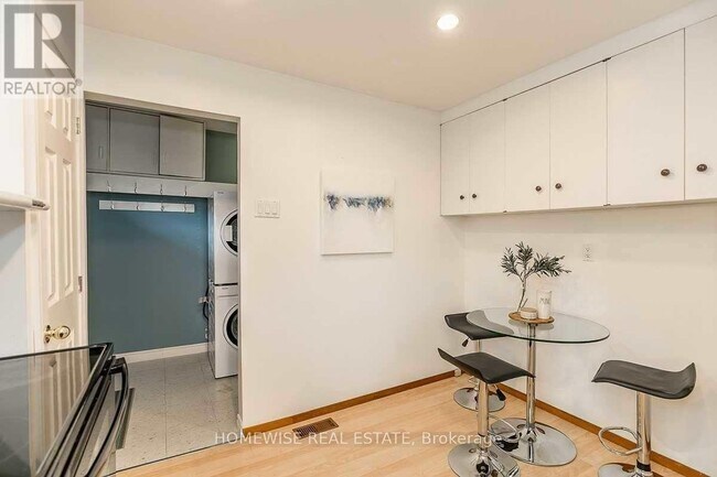 Photo du bâtiment - 506 Duclos Point Rd