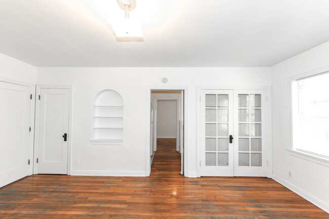 Building Photo - 740 E 300 S
