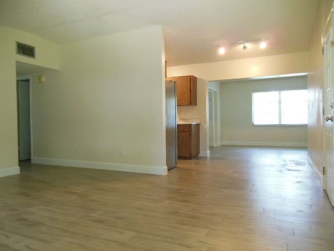 Foto del edificio - 404 Oakhurst St