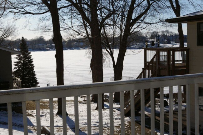 VISTA AL LAGO - 4301 Quaker Trl NE