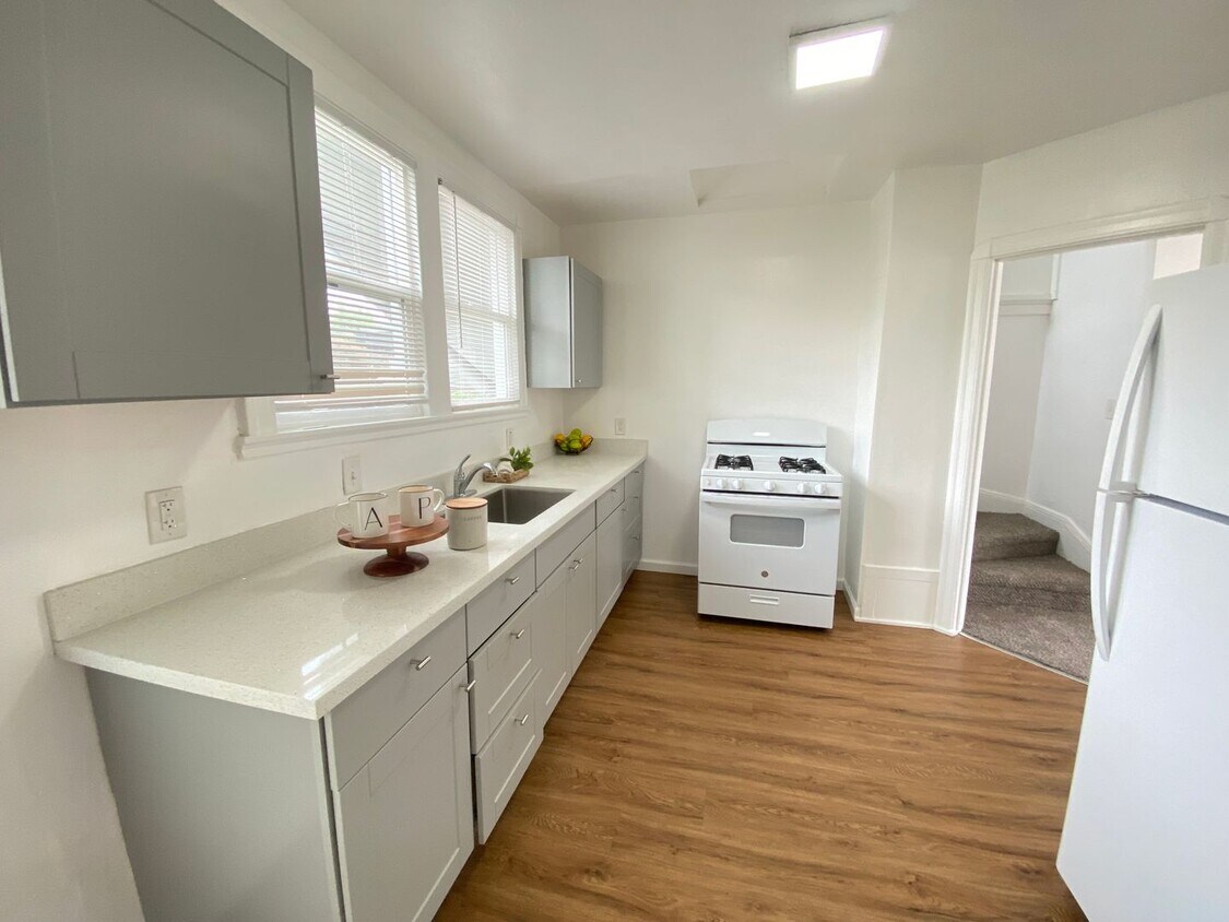 Foto principal - 2347-2351 82nd Ave
