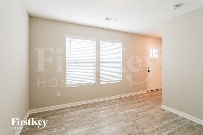 Foto del edificio - 1691 Eastbrook Dr N