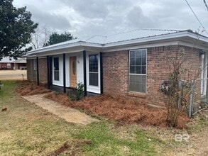 Building Photo - 84 Steele Ln