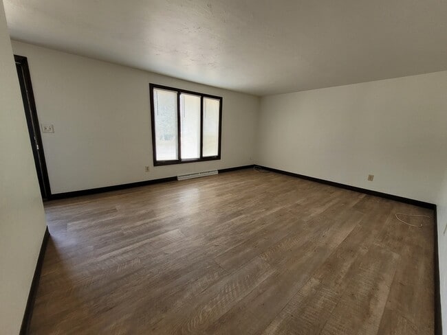 Building Photo - 2461 He Nis Ra Ln