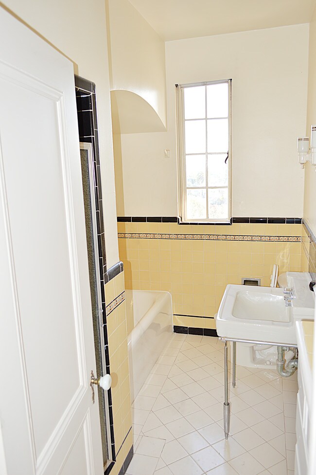 El Royale Apartments Rentals Los Angeles, CA