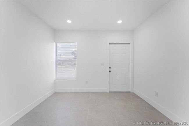 Building Photo - 829 Bayberry Dr