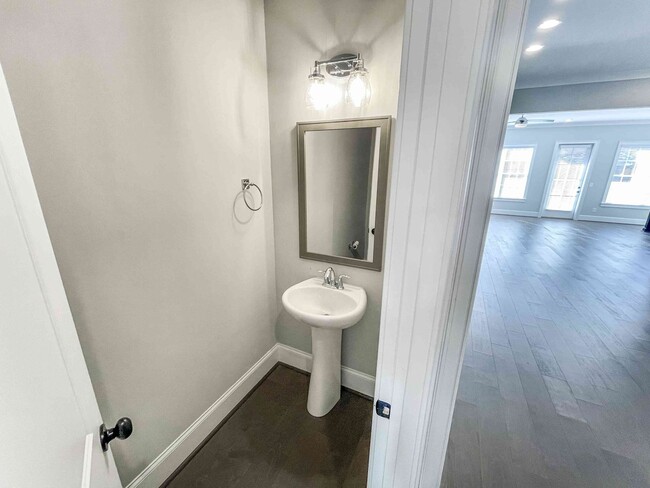 Building Photo - Walk to Kennesaw Mountain - Spacious 3BR T...