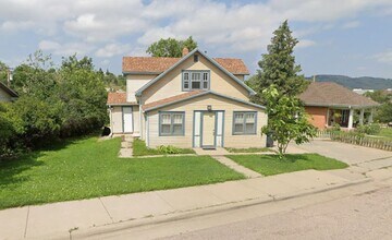 Building Photo - 1001 Silverleaf Ave