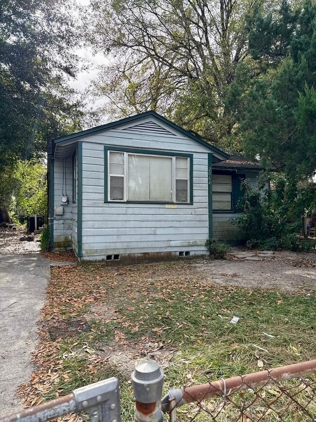 Building Photo - 2064 W 18th St