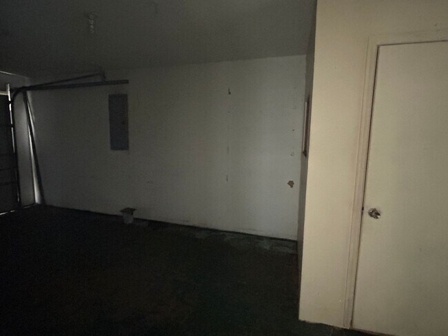 Foto del edificio - 702 Woods Ct
