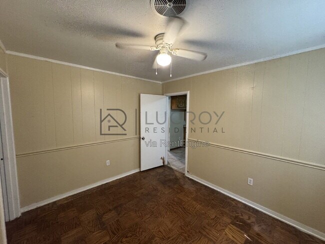 Foto del edificio - 3038 Lakewood Dr