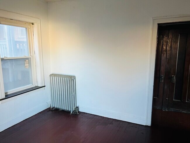 Building Photo - 1475 W 77th St