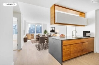Building Photo - 550 W 45th St