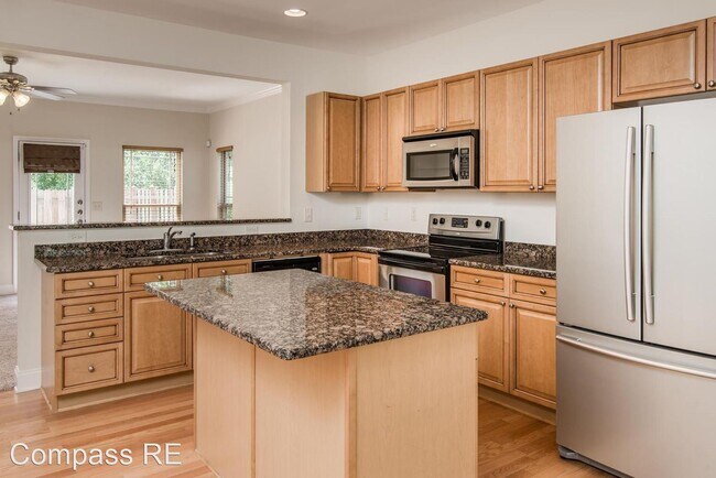 Foto del edificio - 1015 Woodbury Falls Dr