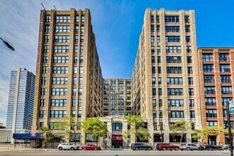 Building Photo - 728 W Jackson Blvd