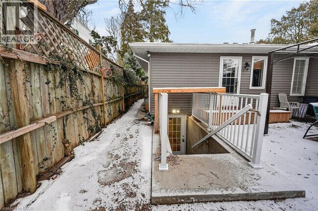 Photo du bâtiment - 214 Main St E