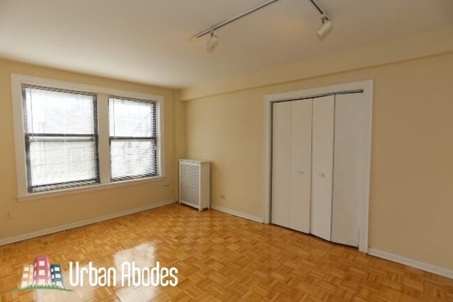 Foto del edificio - 727 W Belmont Ave