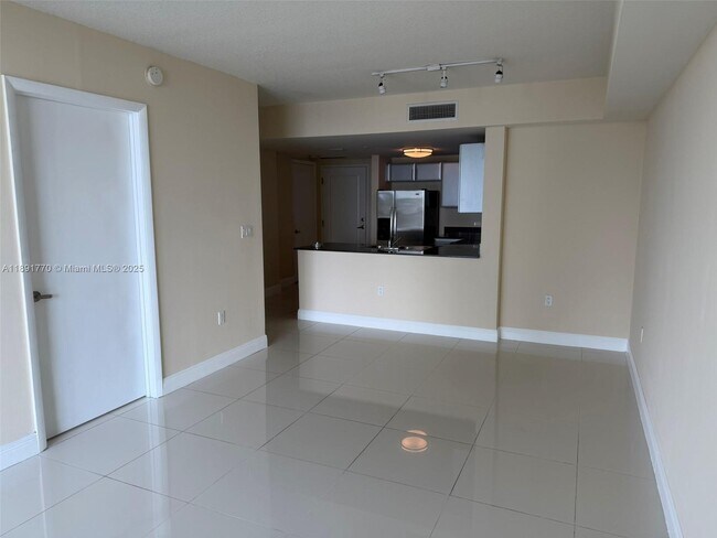 Foto del edificio - 1871 NW S River Dr