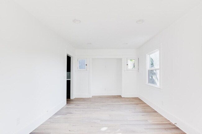 Foto del edificio - 984 Hyperion Ave
