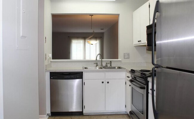 Building Photo - 1141 Shadow Lake Cir