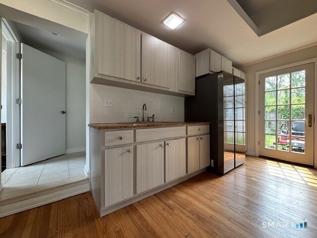 Foto del edificio - 104 Comstock Hill Ave