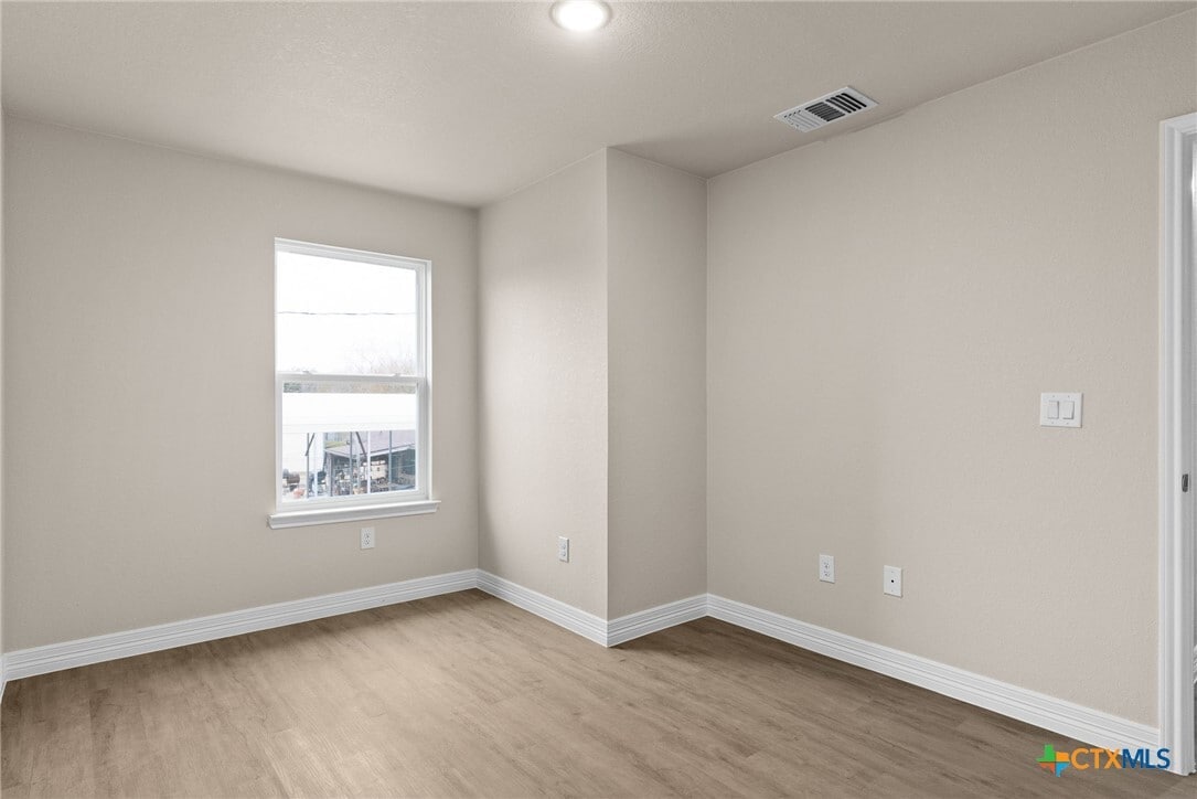 Building Photo - 803 Meadow Cir